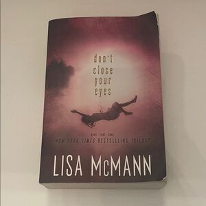 Lisa McMann Book - Don't Close Your Eyes